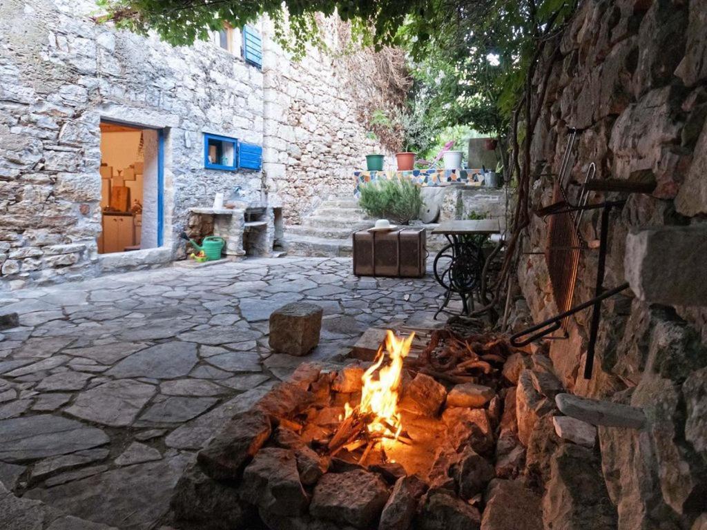 450 Year-Old House With A Garden Villa Stari Grad  Luaran gambar